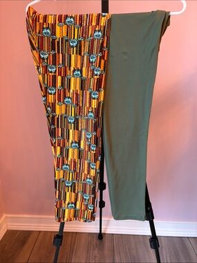 Set of two LuLaRoe leggings One Size
Olive
Frankenstein